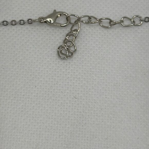 NWOT Moon with peacock feathers pendant and chain - Picture 3 of 4